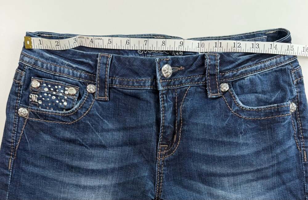 Miss Me Mid-Rise Easy Denim Shorts Rhinestone Studded Size 28 JE8361EH - Picture 8 of 11